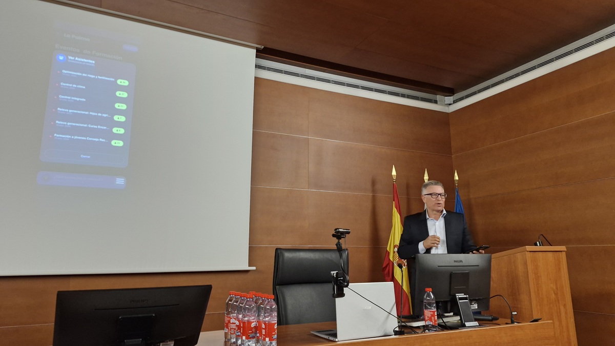 Clase magistral de Pedro Ruiz, presidente de la Cooperativa La Palma, sobre un modelo de gestión exitoso.jpg